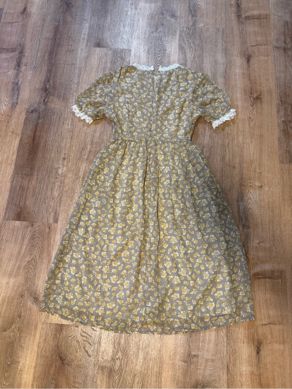 Roolee Vintage-Inspired Midi Dress - Picture 9 of 13